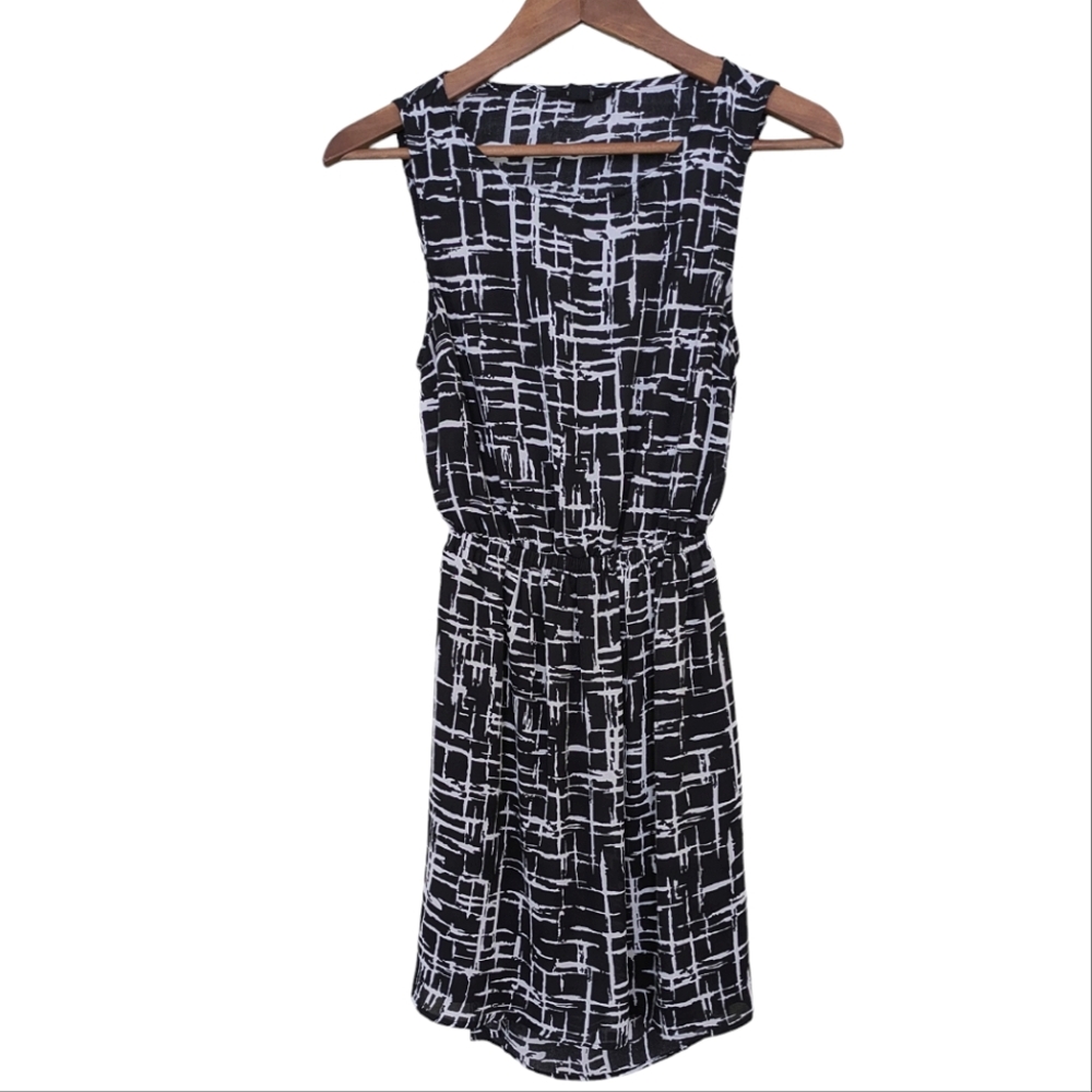Forever 21 black sleeveless dress with lower back cut-out